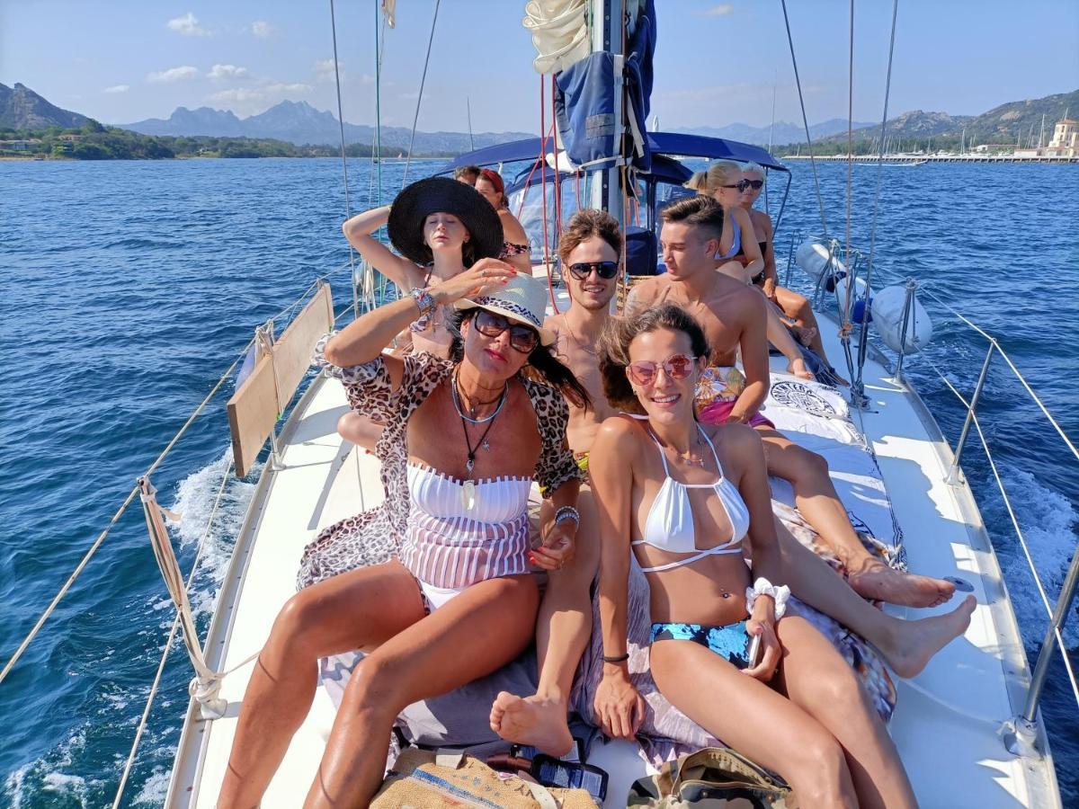 Botel Scugnizza Smeralda *