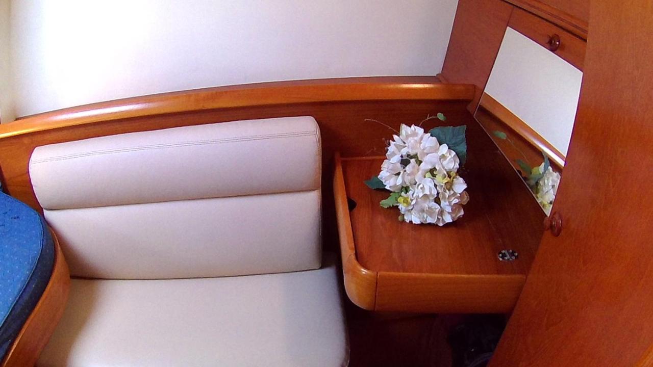 Scugnizza Smeralda Botel Cannigione