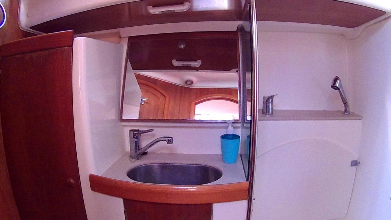 Scugnizza Smeralda Botel