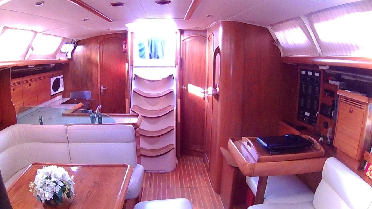 Botel Scugnizza Smeralda *